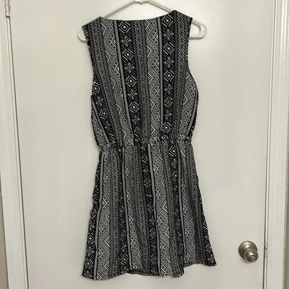 Women’s Black and White Aztec Print Sleeveless Dress - Picture 4 of 7
